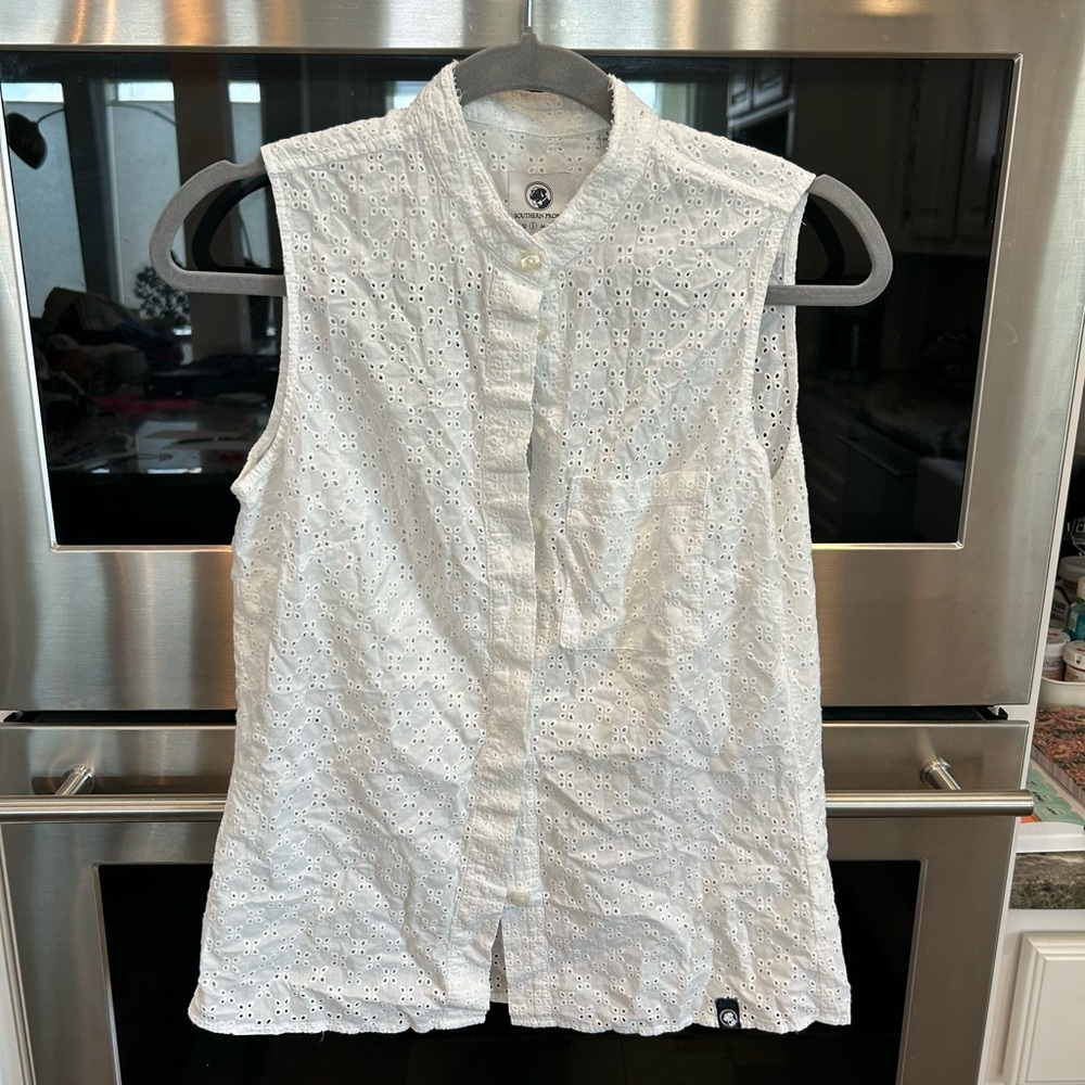 Southern Proper White Sleeveless Blouse, S (has some wear, see photos)